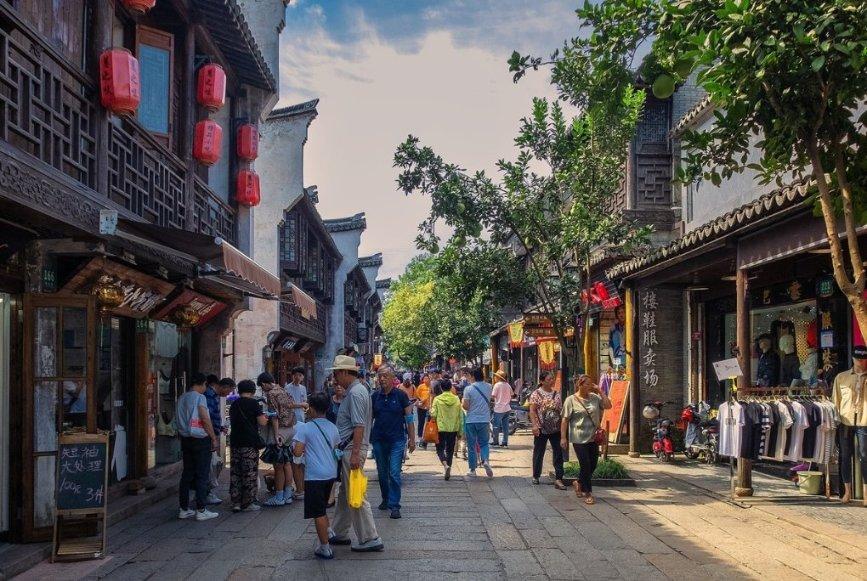 余秋雨病重,妻子打工挣钱,为他治病供他写作,换来的却是离婚